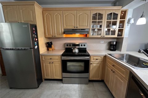Condo in Miami, Florida, 1 bedroom  № 1890853 - photo 5