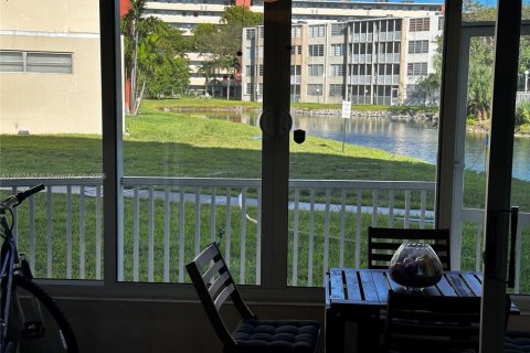 Condo in Miami, Florida, 1 bedroom  № 1890853 - photo 18
