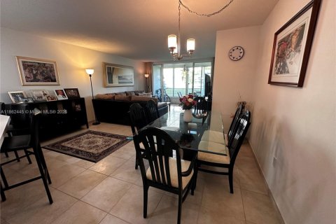 Condo in Miami, Florida, 1 bedroom  № 1890853 - photo 3