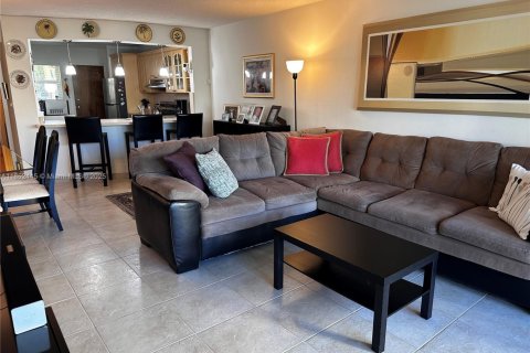 Condo in Miami, Florida, 1 bedroom  № 1890853 - photo 8