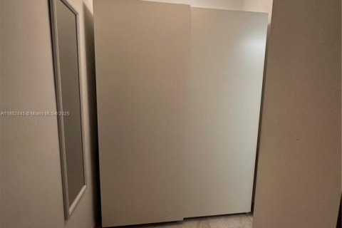 Condo in Miami, Florida, 1 bedroom  № 1890853 - photo 15