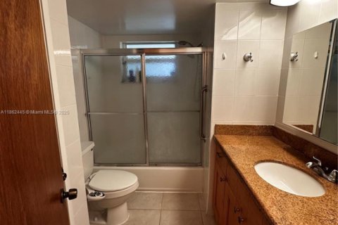 Condo in Miami, Florida, 1 bedroom  № 1890853 - photo 13