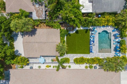 Commercial property in Sarasota, Florida 2 bedrooms, 80.17 sq.m. № 2109096