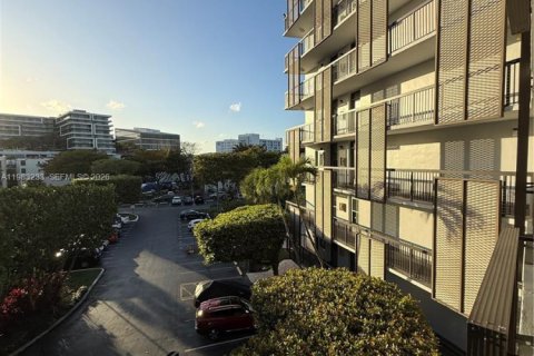 Купить кондоминиум в Авентура, Флорида 2 спальни, 92.34м2, № 2044805 - фото 12