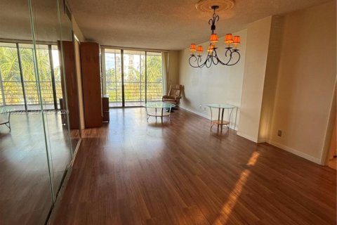 Купить кондоминиум в Авентура, Флорида 2 спальни, 92.34м2, № 2044805 - фото 4