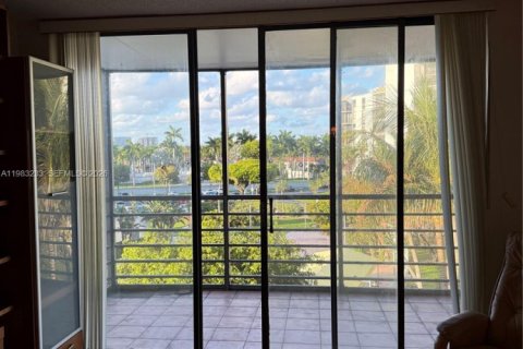 Купить кондоминиум в Авентура, Флорида 2 спальни, 92.34м2, № 2044805 - фото 9