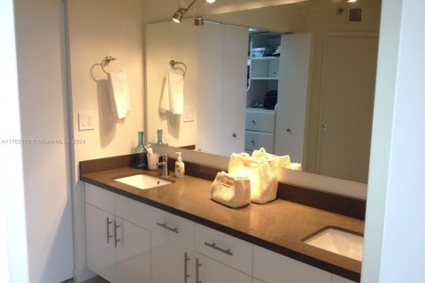 Condo in Aventura, Florida, 2 bedrooms  № 1862245 - photo 16