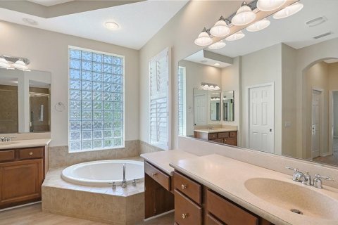 House in Bradenton, Florida 3 bedrooms, 294.96 sq.m. № 2342651 - photo 24
