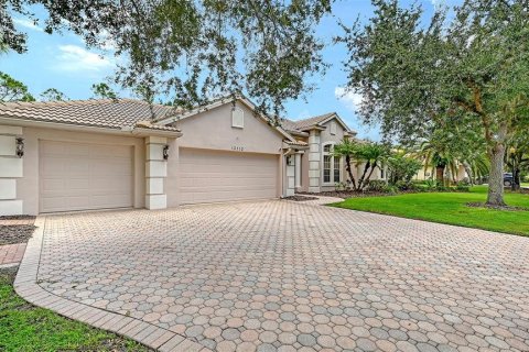 House in Bradenton, Florida 3 bedrooms, 294.96 sq.m. № 2342651 - photo 3