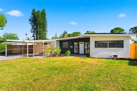 Casa en Saint Petersburg, Florida 3 dormitorios, 124.77 m2 № 2235870