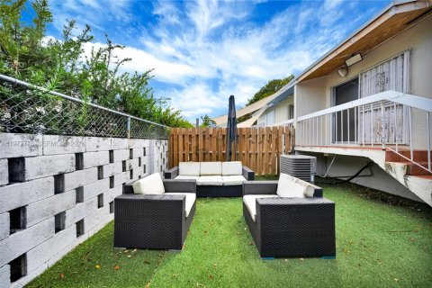 Touwnhouse à vendre à Cutler Bay, Floride: 2 chambres, 96.15 m2 № 2046167 - photo 8