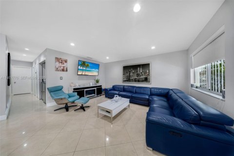 Touwnhouse à vendre à Cutler Bay, Floride: 2 chambres, 96.15 m2 № 2046167 - photo 25