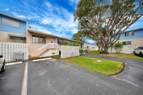 Touwnhouse à vendre à Cutler Bay, Floride: 2 chambres, 96.15 m2 № 2046167 - photo 27