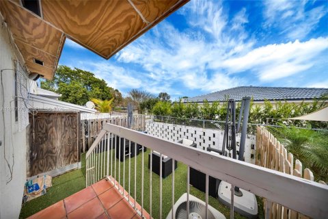 Touwnhouse à vendre à Cutler Bay, Floride: 2 chambres, 96.15 m2 № 2046167 - photo 9