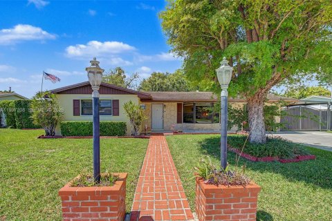 Дом в Майами, Флорида 3 спальни, 196.77м2 № 2069416