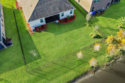 House in Vero Beach, Florida 3 bedrooms, 214.79 sq.m. № 2086641 - photo 27