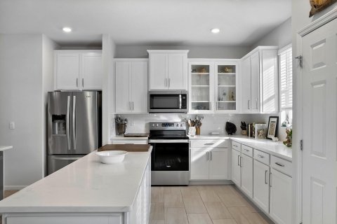 House in Vero Beach, Florida 3 bedrooms, 214.79 sq.m. № 2086641 - photo 9
