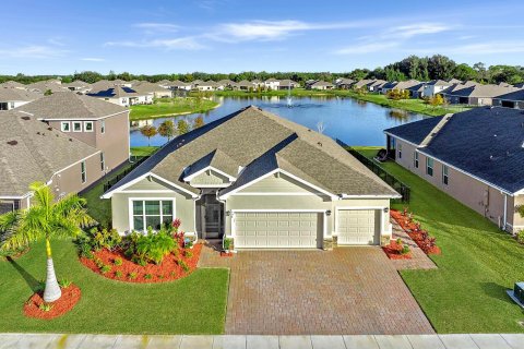 House in Vero Beach, Florida 3 bedrooms, 214.79 sq.m. № 2086641 - photo 2