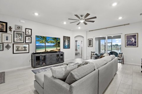 House in Vero Beach, Florida 3 bedrooms, 214.79 sq.m. № 2086641 - photo 11