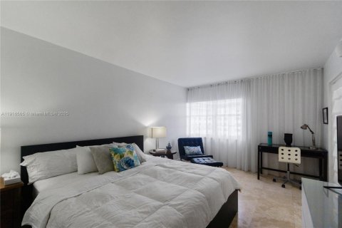 Снять в аренду кондоминиум в Майами-Бич, Флорида 2 спальни, 110.55м2, № 2082521 - фото 10