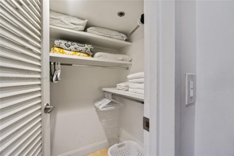 Снять в аренду кондоминиум в Майами-Бич, Флорида 2 спальни, 110.55м2, № 2082521 - фото 14