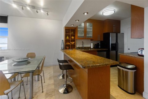Снять в аренду кондоминиум в Майами-Бич, Флорида 2 спальни, 110.55м2, № 2082521 - фото 4