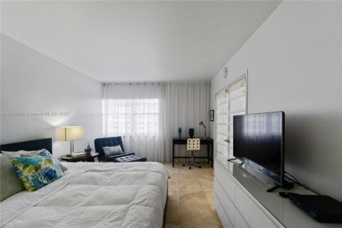 Снять в аренду кондоминиум в Майами-Бич, Флорида 2 спальни, 110.55м2, № 2082521 - фото 11