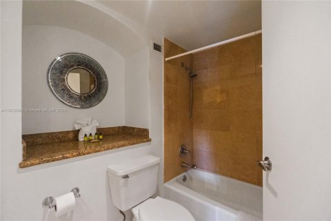 Снять в аренду кондоминиум в Майами-Бич, Флорида 2 спальни, 110.55м2, № 2082521 - фото 16