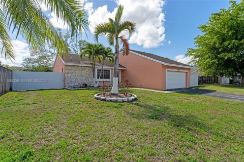 Casa en venta en Homestead, Florida, 3 dormitorios, 128.95 m2 № 2001793 - foto 2