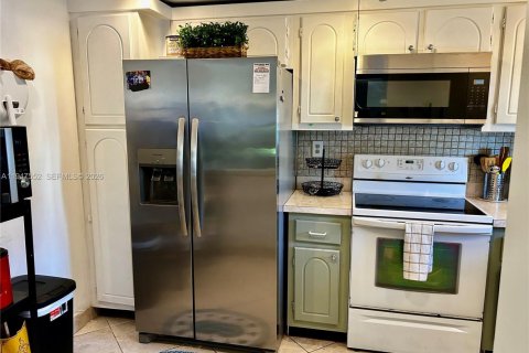 Condo in Pembroke Pines, Florida, 1 bedroom  № 2003652 - photo 4