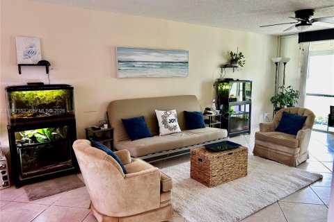 Condo in Pembroke Pines, Florida, 1 bedroom  № 2003652 - photo 5