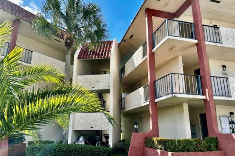 Condo in Pembroke Pines, Florida, 1 bedroom  № 2003652 - photo 21