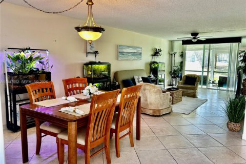 Condo in Pembroke Pines, Florida, 1 bedroom  № 2003652 - photo 2