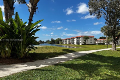 Condo in Pembroke Pines, Florida, 1 bedroom  № 2003652 - photo 19