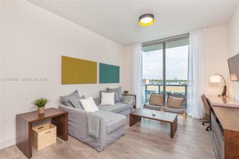 Condominio en venta en Hollywood, Florida, 1 dormitorio № 2020787 - foto 2