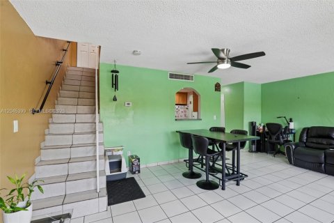 Condominio en venta en Hialeah, Florida, 2 dormitorios, 96.8 m2 № 2186164 - foto 10