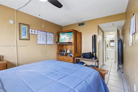 Condominio en venta en Hialeah, Florida, 2 dormitorios, 96.8 m2 № 2186164 - foto 22