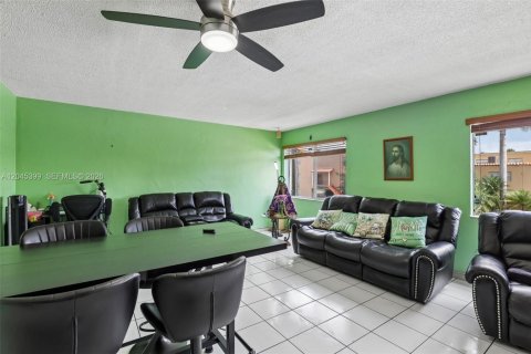 Condominio en venta en Hialeah, Florida, 2 dormitorios, 96.8 m2 № 2186164 - foto 8