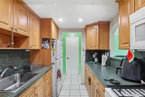 Condominio en venta en Hialeah, Florida, 2 dormitorios, 96.8 m2 № 2186164 - foto 15