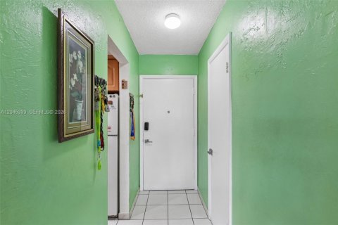 Condominio en venta en Hialeah, Florida, 2 dormitorios, 96.8 m2 № 2186164 - foto 4