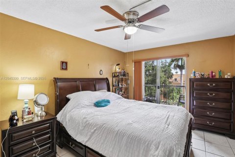 Condominio en venta en Hialeah, Florida, 2 dormitorios, 96.8 m2 № 2186164 - foto 23
