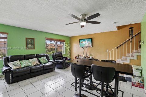 Condominio en venta en Hialeah, Florida, 2 dormitorios, 96.8 m2 № 2186164 - foto 5