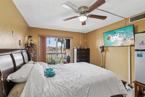 Condominio en venta en Hialeah, Florida, 2 dormitorios, 96.8 m2 № 2186164 - foto 24