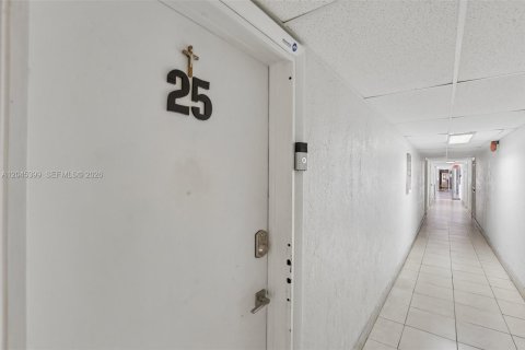Condominio en venta en Hialeah, Florida, 2 dormitorios, 96.8 m2 № 2186164 - foto 3
