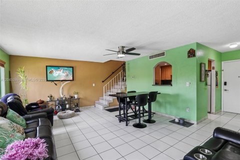 Condominio en venta en Hialeah, Florida, 2 dormitorios, 96.8 m2 № 2186164 - foto 7