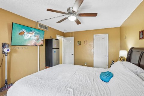 Condominio en venta en Hialeah, Florida, 2 dormitorios, 96.8 m2 № 2186164 - foto 26