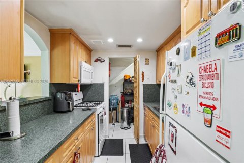 Condominio en venta en Hialeah, Florida, 2 dormitorios, 96.8 m2 № 2186164 - foto 14