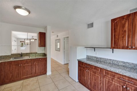 Condo in Davie, Florida, 2 bedrooms  № 1727710 - photo 11