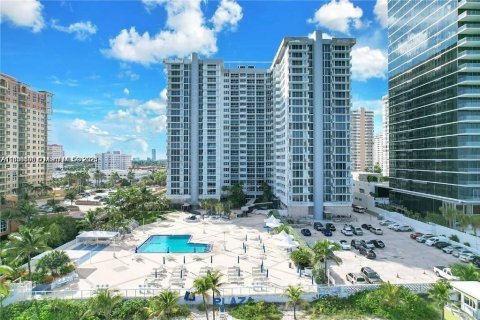 Condominio en venta en Hallandale Beach, Florida, 1 dormitorio, 68.38 m2 № 1878656 - foto 2