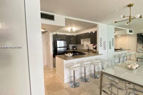 Condominio en venta en Hallandale Beach, Florida, 1 dormitorio, 68.38 m2 № 1878656 - foto 4